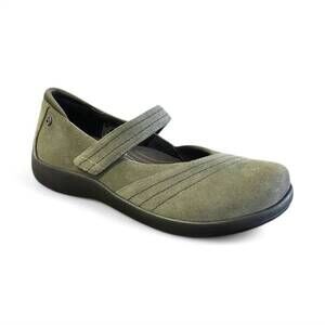 NEW REVERE women's timaru mary jane shoe in moss suede